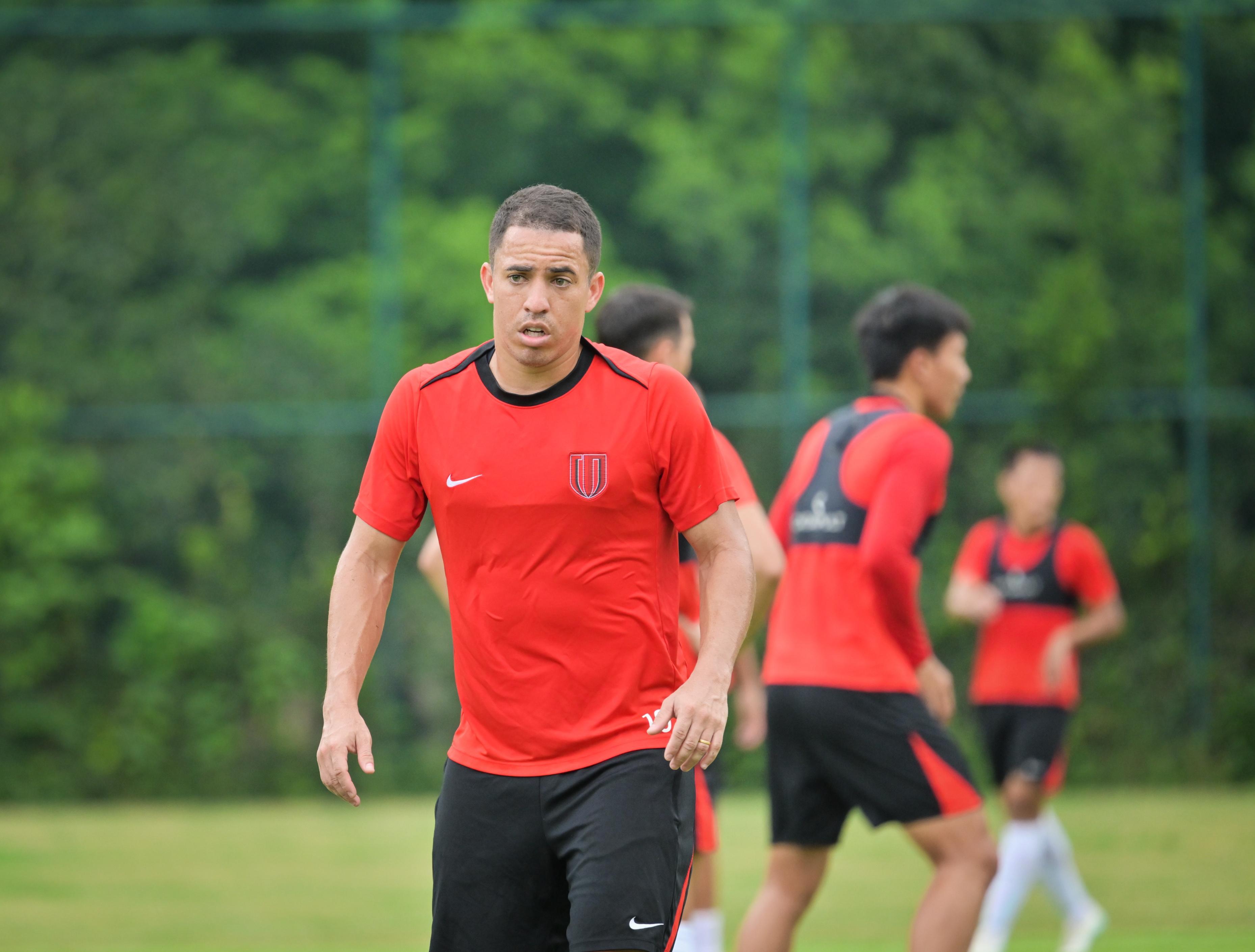 阿斯顿维拉迎中超关键赛，关键时刻单刀错失，震撼外界，训练强度明显提升的简单介绍